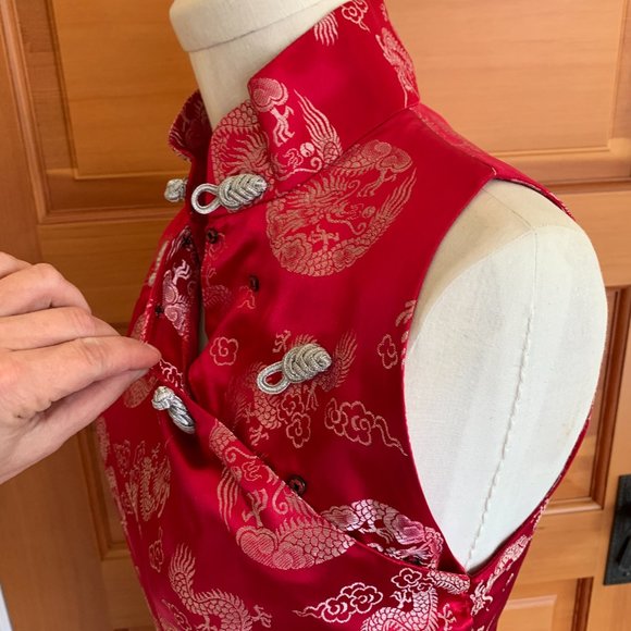 Red Silk Sleeveless Cheongsam Qipao Dress with Silver Dragon Jacquard Pattern - Picture 5 of 14